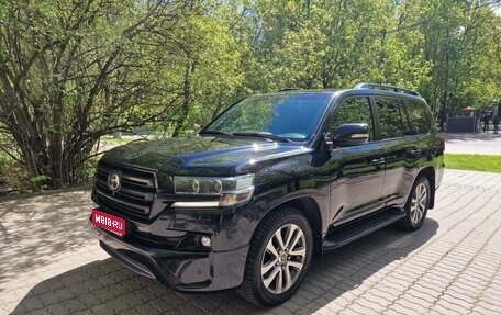Toyota Land Cruiser 200, 2017 год, 6 990 000 рублей, 1 фотография