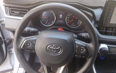 Toyota RAV4, 2021 год, 2 950 000 рублей, 6 фотография