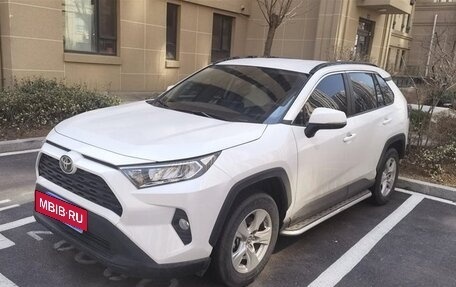 Toyota RAV4, 2021 год, 2 950 000 рублей, 2 фотография