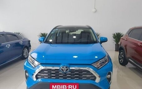 Toyota RAV4, 2020 год, 2 840 000 рублей, 2 фотография