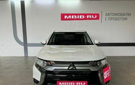 Mitsubishi Outlander III рестайлинг 3, 2018 год, 2 090 000 рублей, 2 фотография