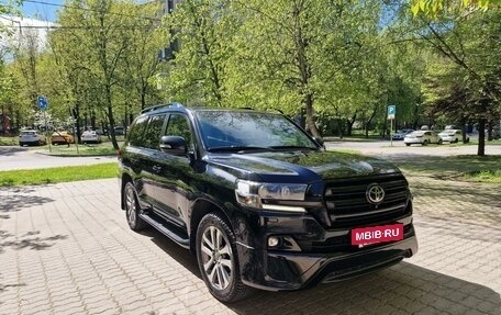 Toyota Land Cruiser 200, 2017 год, 6 990 000 рублей, 3 фотография