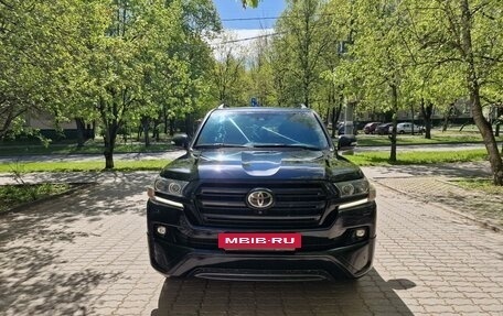 Toyota Land Cruiser 200, 2017 год, 6 990 000 рублей, 2 фотография