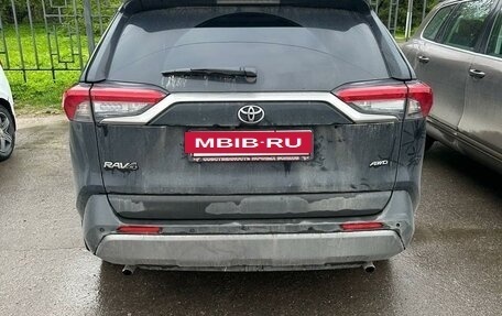 Toyota RAV4, 2019 год, 4 300 000 рублей, 4 фотография