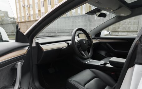 Tesla Model 3 I, 2022 год, 24 фотография