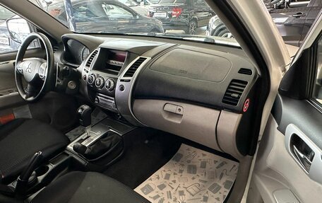 Mitsubishi Pajero Sport II рестайлинг, 2013 год, 2 149 999 рублей, 12 фотография