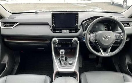 Toyota RAV4, 2020 год, 2 450 000 рублей, 4 фотография