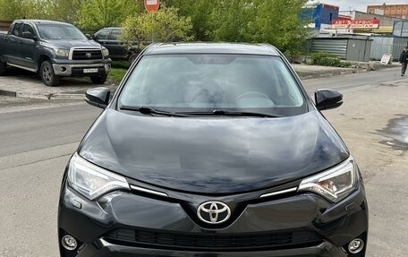 Toyota RAV4, 2018 год, 3 290 000 рублей, 2 фотография