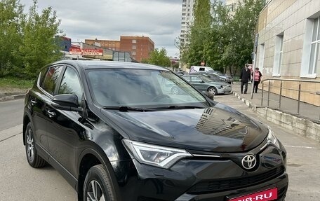 Toyota RAV4, 2018 год, 3 290 000 рублей, 3 фотография
