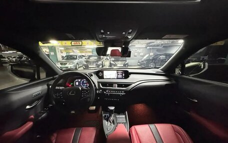 Lexus UX I, 2021 год, 2 990 000 рублей, 6 фотография