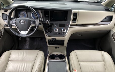 Toyota Sienna III, 2016 год, 3 333 000 рублей, 8 фотография