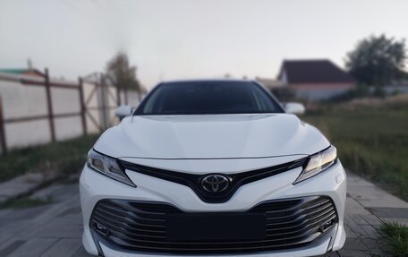 Toyota Camry, 2018 год, 3 400 000 рублей, 2 фотография