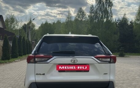 Toyota RAV4, 2020 год, 3 730 000 рублей, 5 фотография