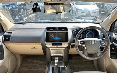 Toyota Land Cruiser Prado 150 рестайлинг 2, 2021 год, 4 100 000 рублей, 12 фотография