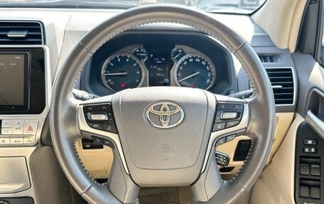 Toyota Land Cruiser Prado 150 рестайлинг 2, 2021 год, 4 100 000 рублей, 13 фотография
