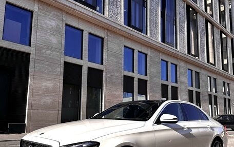 Mercedes-Benz E-Класс, 2016 год, 2 700 000 рублей, 1 фотография
