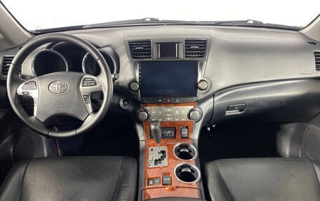 Toyota Highlander III, 2011 год, 2 355 000 рублей, 10 фотография