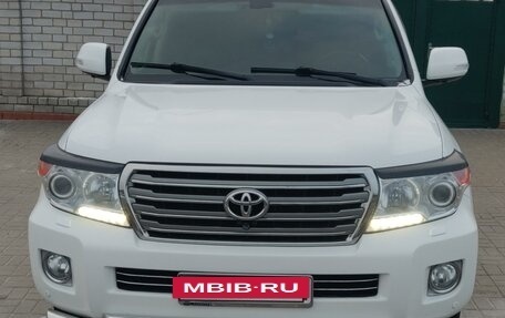 Toyota Land Cruiser 200, 2013 год, 4 000 000 рублей, 2 фотография