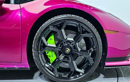 Lamborghini Huracán, 2023 год, 44 000 000 рублей, 5 фотография