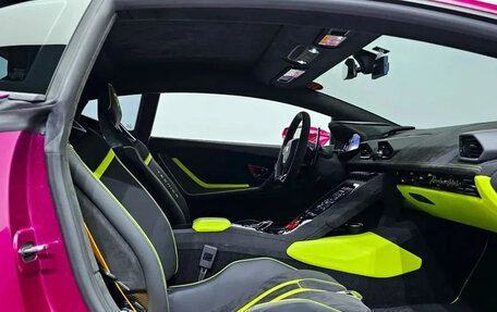 Lamborghini Huracán, 2023 год, 44 000 000 рублей, 10 фотография