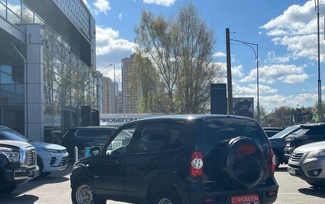 Chevrolet Niva I рестайлинг, 2017 год, 749 000 рублей, 6 фотография