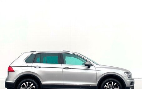 Volkswagen Tiguan II, 2019 год, 2 436 400 рублей, 13 фотография