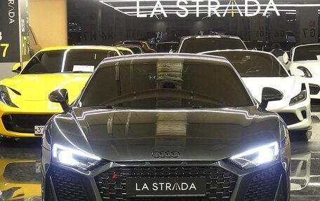 Audi R8, 2021 год, 16 400 000 рублей, 2 фотография