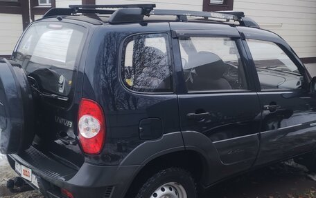 Chevrolet Niva I рестайлинг, 2010 год, 590 000 рублей, 3 фотография