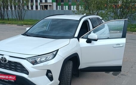 Toyota RAV4, 2020 год, 3 595 000 рублей, 2 фотография