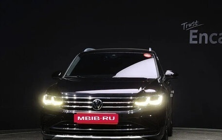 Volkswagen Tiguan II, 2021 год, 3 000 000 рублей, 3 фотография