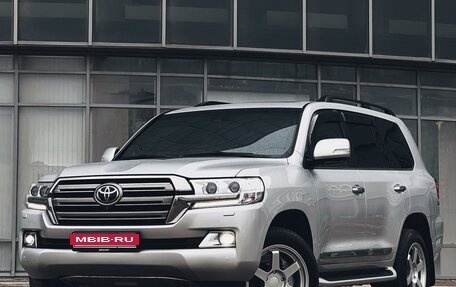 Toyota Land Cruiser 200, 2018 год, 8 800 000 рублей, 3 фотография