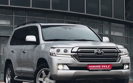 Toyota Land Cruiser 200, 2018 год, 8 800 000 рублей, 4 фотография