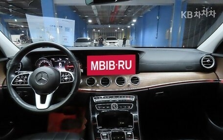 Mercedes-Benz E-Класс, 2019 год, 2 750 000 рублей, 7 фотография