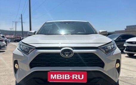 Toyota RAV4, 2020 год, 2 680 000 рублей, 2 фотография