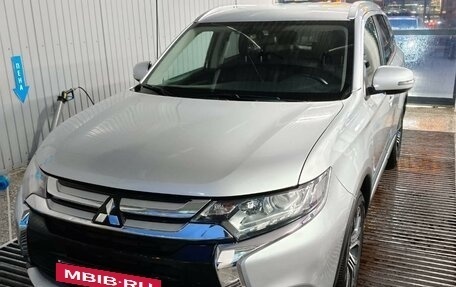 Mitsubishi Outlander III рестайлинг 3, 2018 год, 2 499 000 рублей, 5 фотография