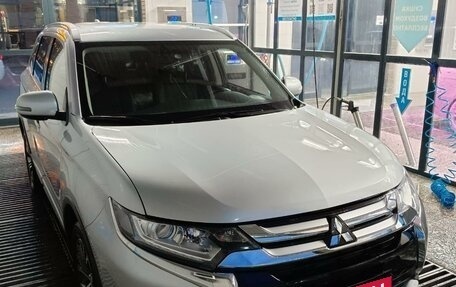 Mitsubishi Outlander III рестайлинг 3, 2018 год, 2 499 000 рублей, 4 фотография