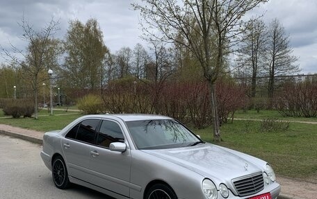 Mercedes-Benz E-Класс, 2001 год, 1 300 000 рублей, 6 фотография