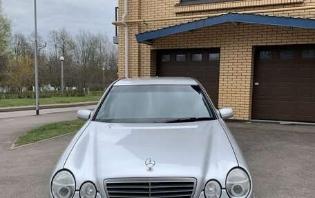 Mercedes-Benz E-Класс, 2001 год, 1 300 000 рублей, 4 фотография