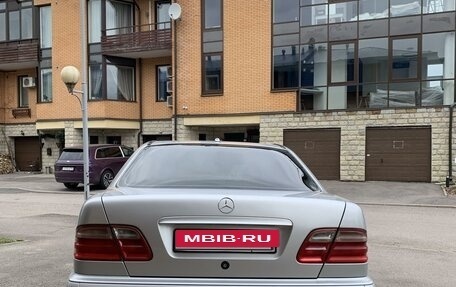 Mercedes-Benz E-Класс, 2001 год, 1 300 000 рублей, 13 фотография