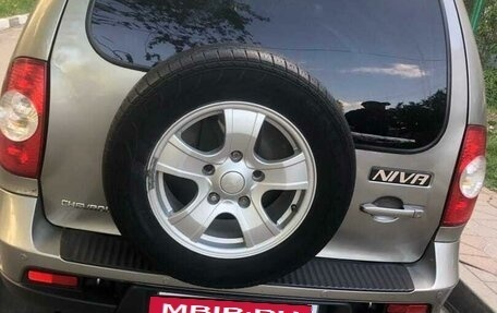 Chevrolet Niva I рестайлинг, 2010 год, 670 000 рублей, 2 фотография