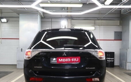 Mitsubishi Outlander III рестайлинг 3, 2013 год, 1 550 000 рублей, 4 фотография