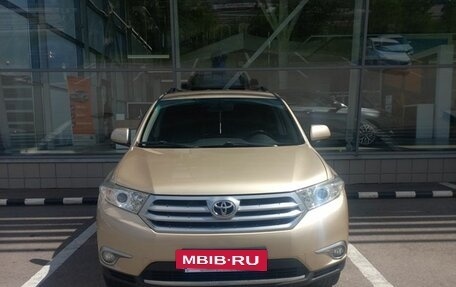 Toyota Highlander III, 2011 год, 2 350 000 рублей, 2 фотография