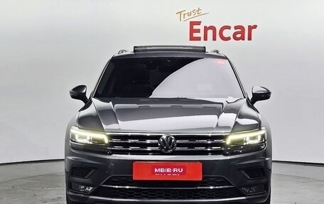 Volkswagen Tiguan II, 2020 год, 2 300 000 рублей, 3 фотография