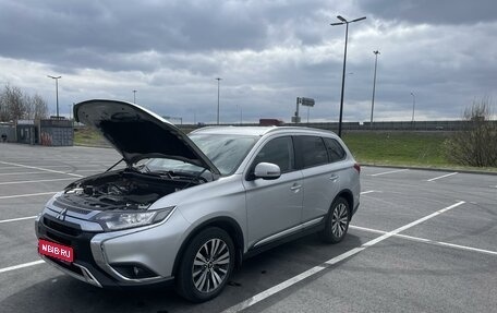 Mitsubishi Outlander III рестайлинг 3, 2021 год, 2 799 000 рублей, 1 фотография