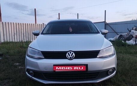 Volkswagen Jetta VI, 2014 год, 980 000 рублей, 2 фотография