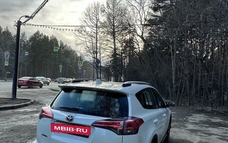 Toyota RAV4, 2017 год, 2 695 000 рублей, 9 фотография