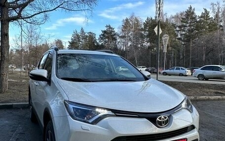 Toyota RAV4, 2017 год, 2 695 000 рублей, 7 фотография