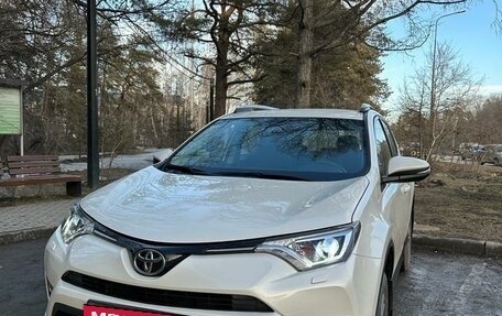 Toyota RAV4, 2017 год, 2 695 000 рублей, 6 фотография