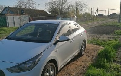 Hyundai Solaris II рестайлинг, 2018 год, 900 000 рублей, 1 фотография