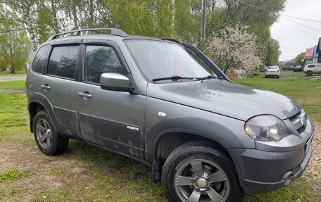 Chevrolet Niva I рестайлинг, 2017 год, 950 000 рублей, 3 фотография